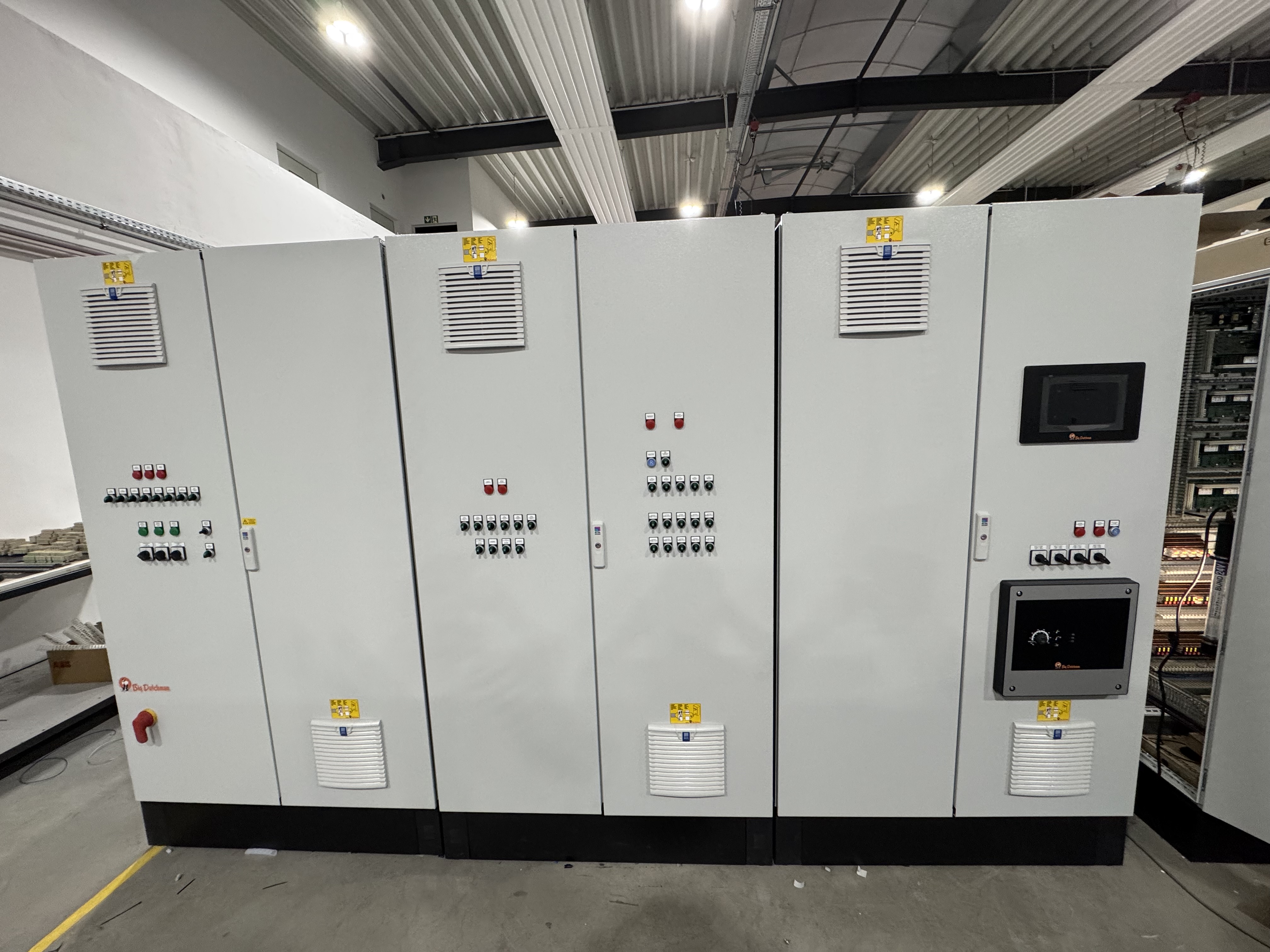 Control cabinet layer house - UV600 5r6t (2)